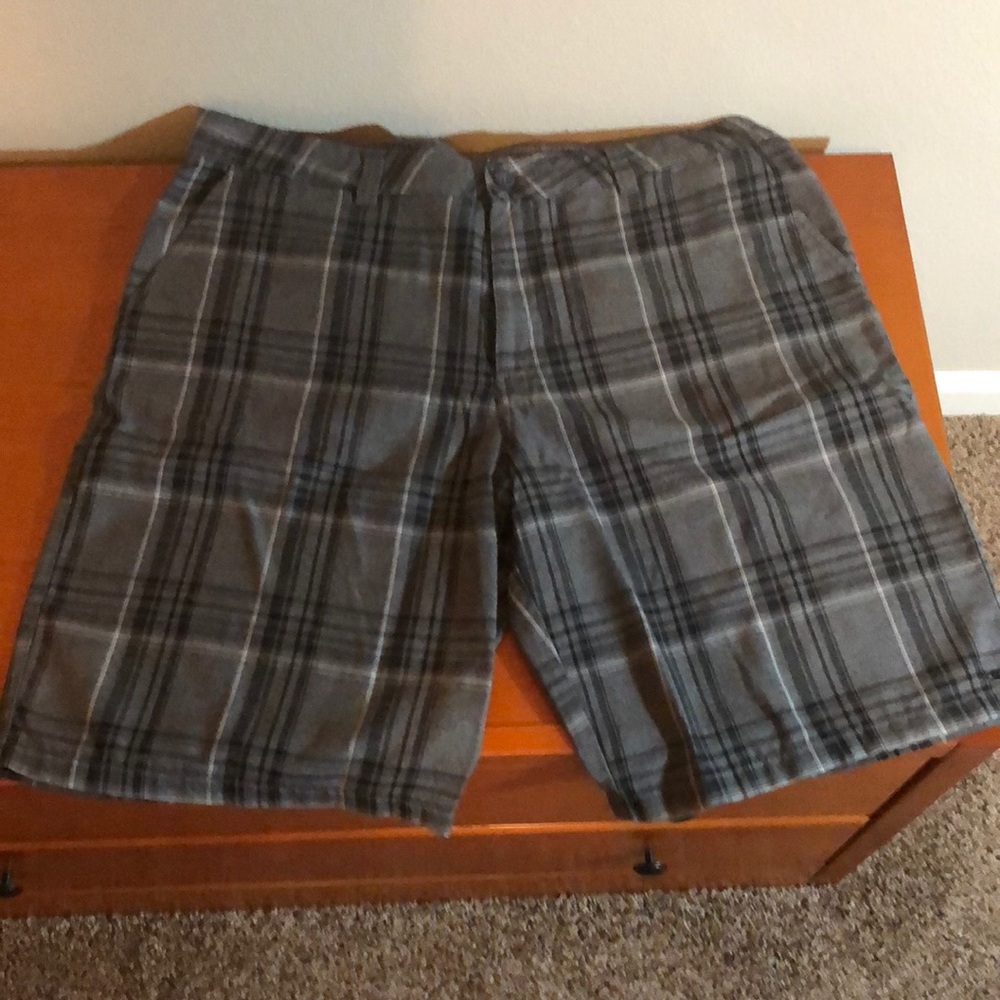 O’Neill Golf short. Plaid